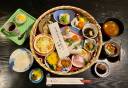 imari-hanarenkon-most-popular-for-lunch-hanakago-bentou